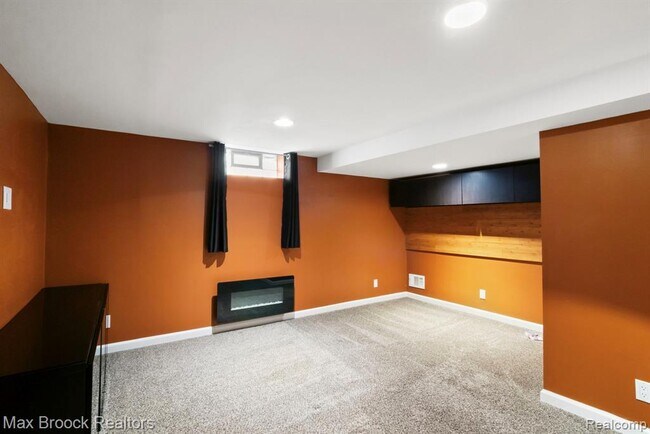 Building Photo - 3602 Elmhurst Ave