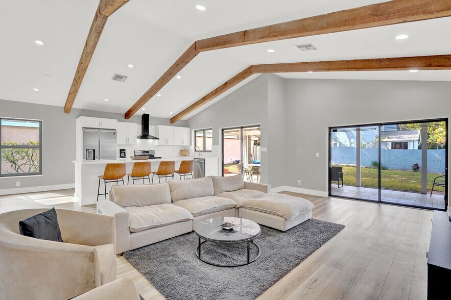 Building Photo - 940 Rainberry Lake Dr