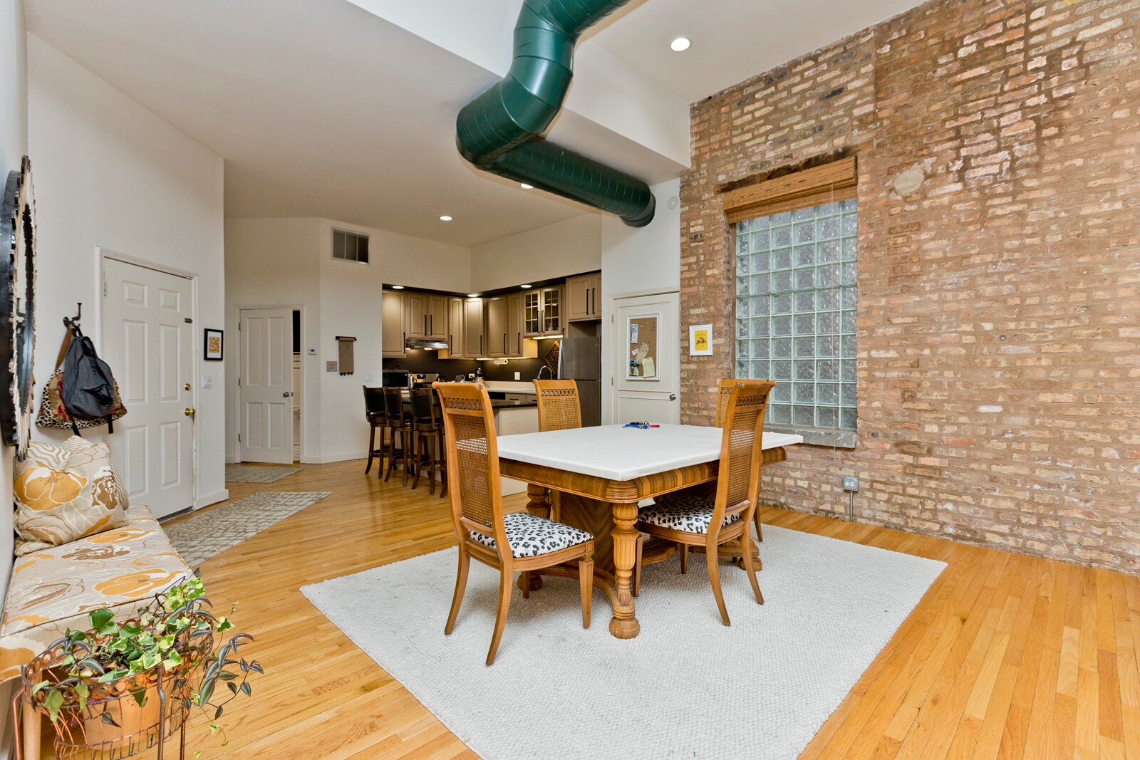 Building Photo - 1470 N Milwaukee Ave