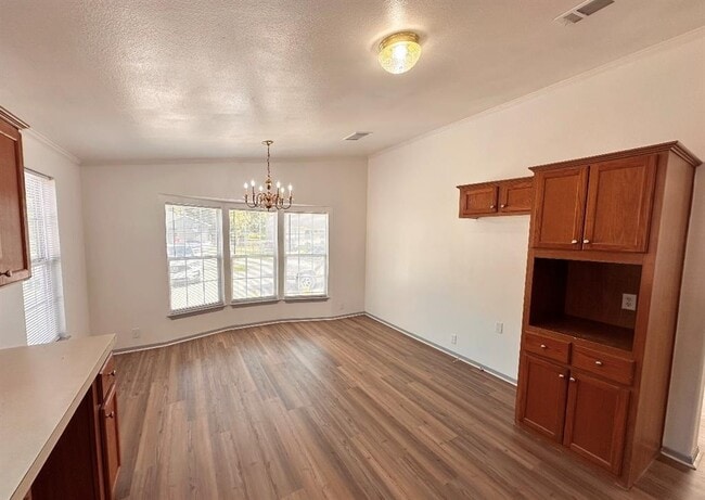 Building Photo - 9507 Klondike St