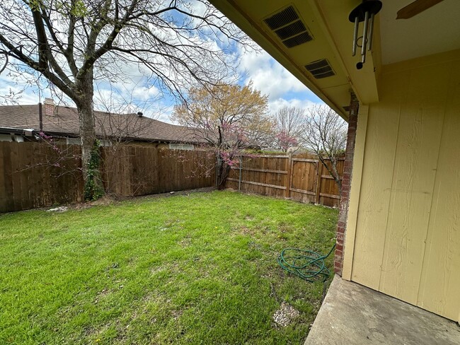Building Photo - 4738-4740 Berridge Lane