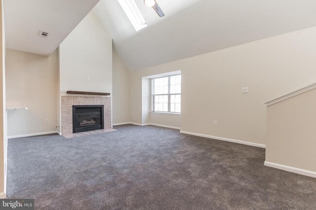 Building Photo - 65 Sandybrook Dr