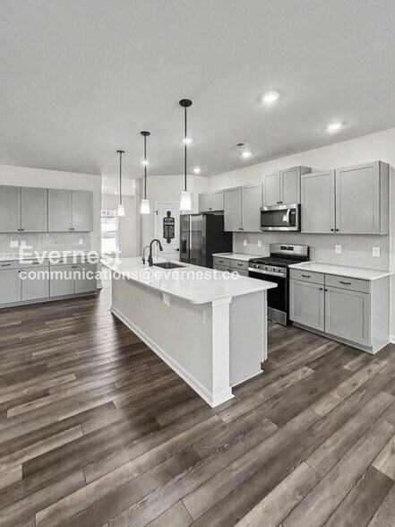 Building Photo - 2145 Bethpage Dr