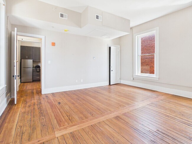 Building Photo - 7 E Franklin St