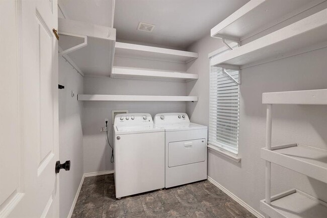 Building Photo - 6212 Speyside Dr