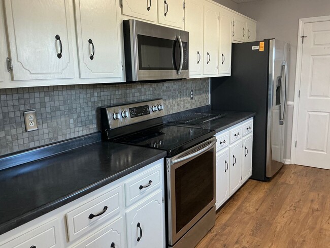Building Photo - 714 Shetland Dr
