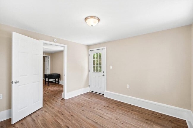 Building Photo - 1308 Long Ave