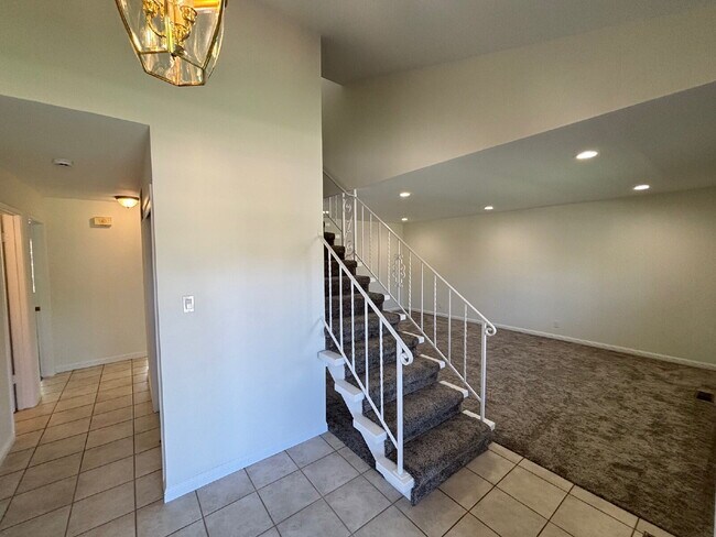 Building Photo - 475 Monti Cir