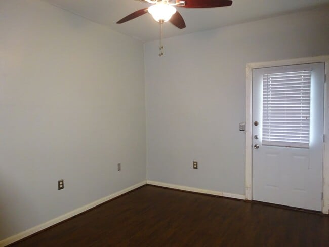 Building Photo - For Lease 1st Floor Unit | 2 Bed, 1 Bath | 860 Sq Ft | Southland Terrace Community |