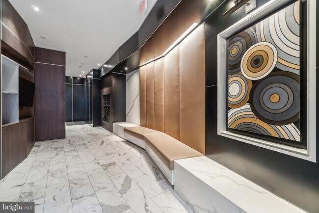 Building Photo - 646 H St NE