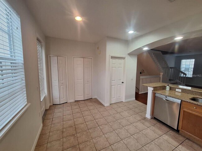 Building Photo - 1350 Chatfield Pl