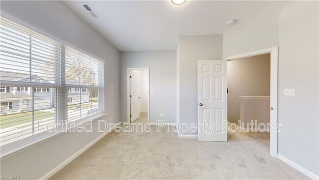 Building Photo - 3413 Littlefield Wy