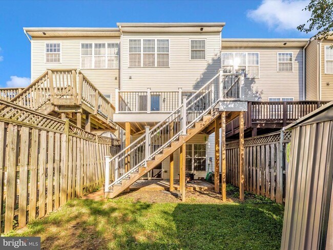 Building Photo - 2103 Paxton Terrace