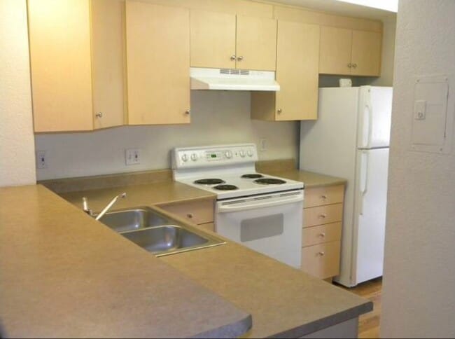 Kitchen - 336 N Grant St