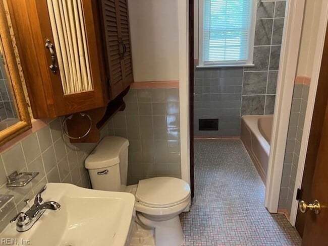 Building Photo - Bayview Community