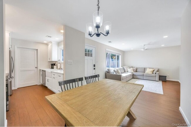 Building Photo - 234A Springmeadow Dr