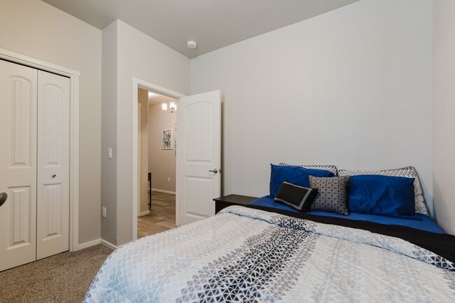 Building Photo - Meticulously Clean 3 bedroom 2 bathroom Home