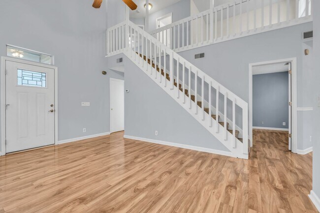 Building Photo - FOR LEASE - SINGLE FAMILY HOME IN HERMITAGE!