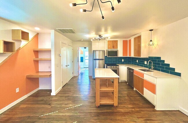 Building Photo - Pet-Friendly 1-Bedroom Apartment in Downtown Rogers –  Move-In Special!