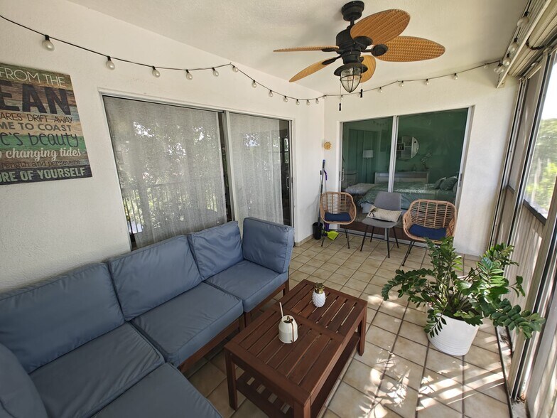 Building Photo - 2208 S Cypress Bend Dr