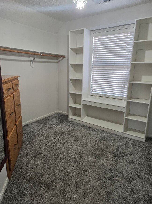 Building Photo - Beautiful Reserve at Heritage Park home!!!