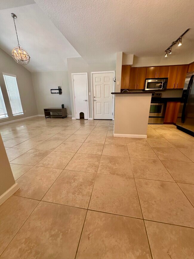 Building Photo - 1050 Crystal Way