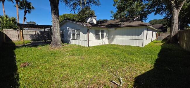 Building Photo - Large 4 Bedroom Located in Arlington!