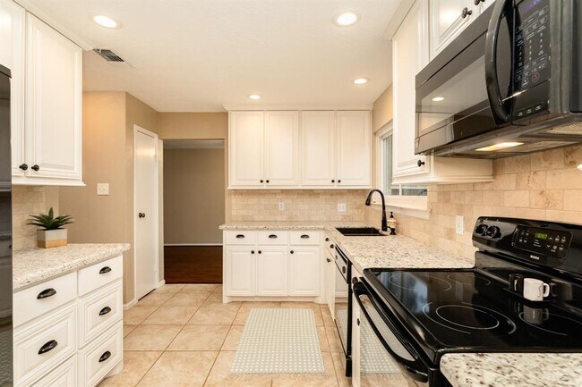 Building Photo - 2435 Country Pl Dr