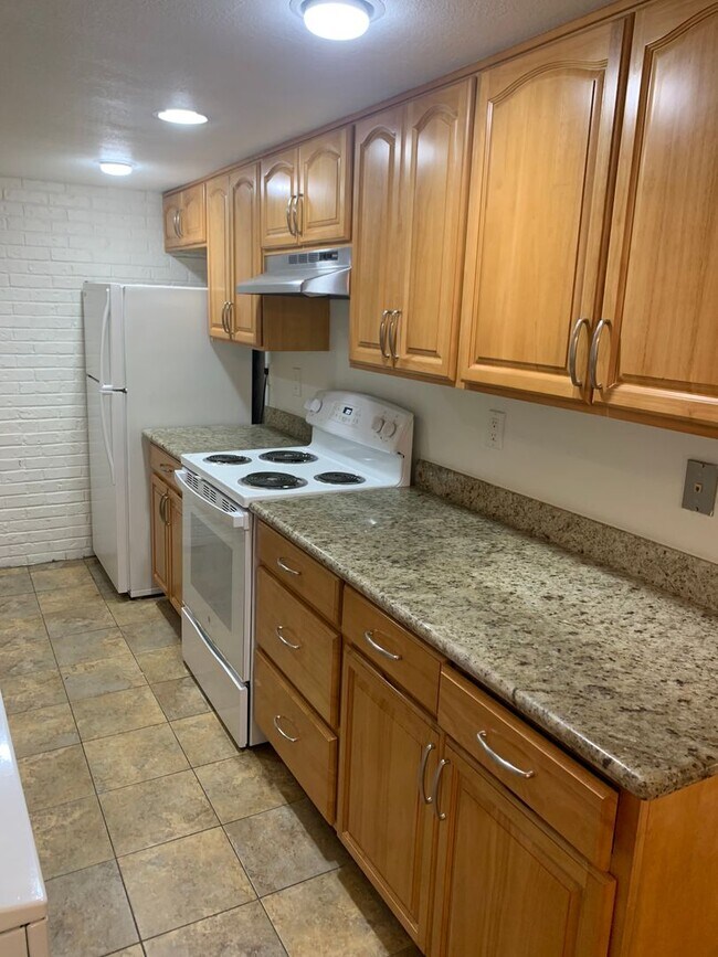 Building Photo - Gary Apartments | Two Bedroom Townhouse Un...