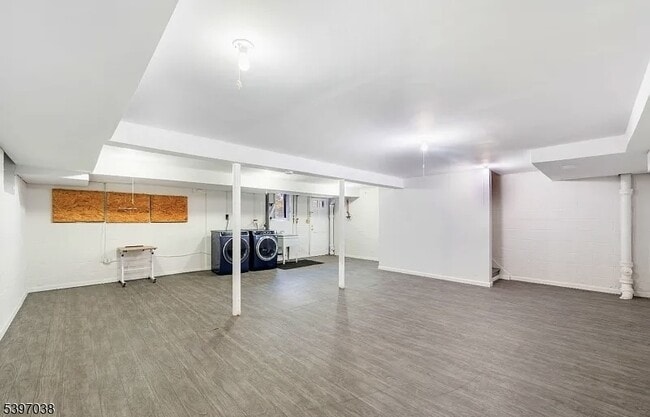 Building Photo - 85 Troy Dr