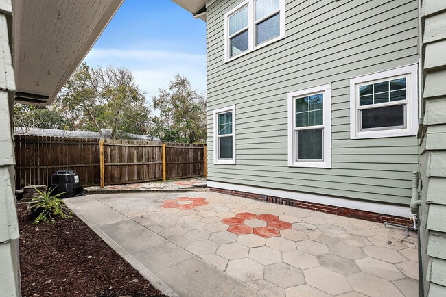 Building Photo - 134 22nd Ave N