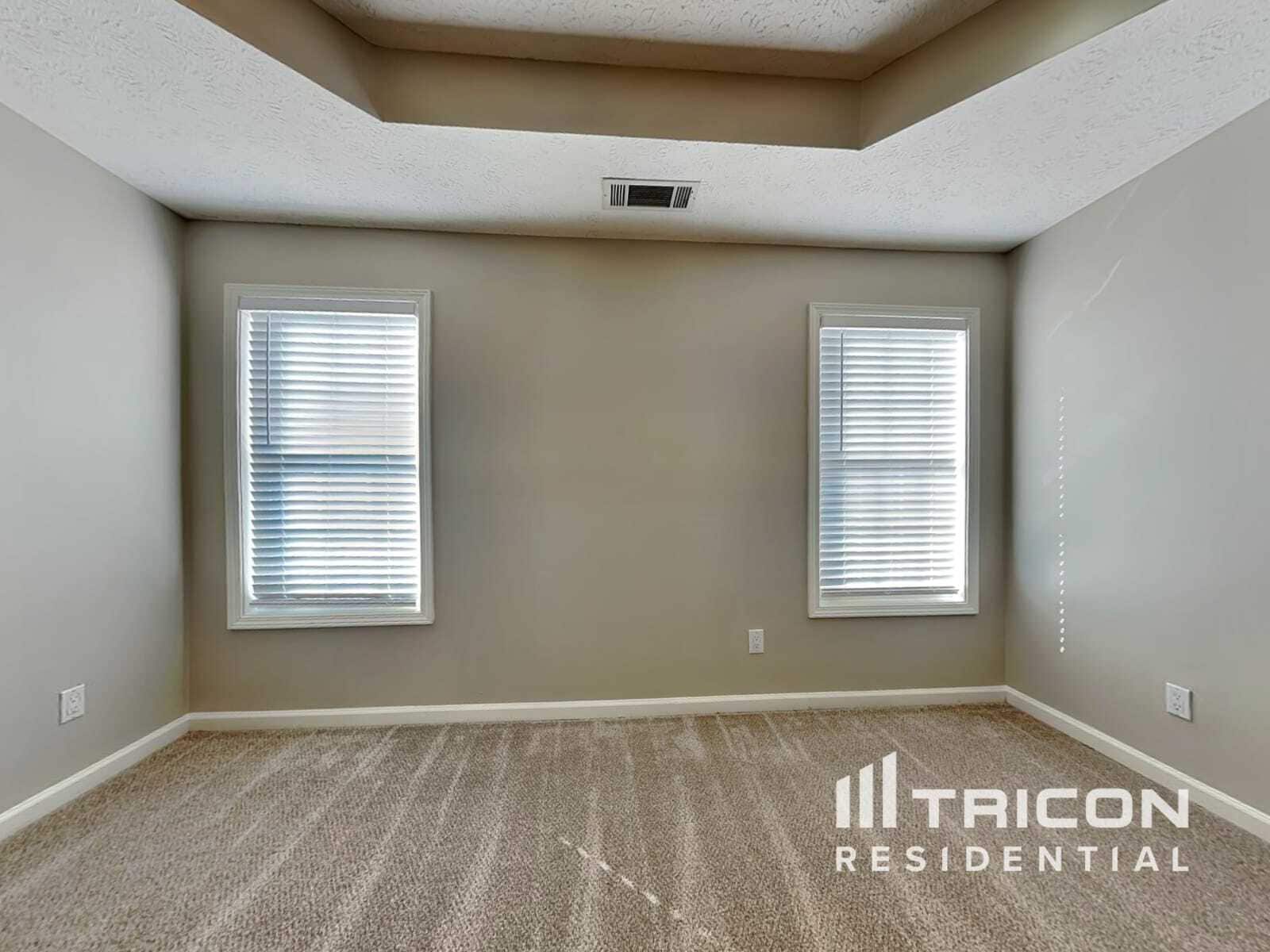 Building Photo - 2051 Meadowglen Ln