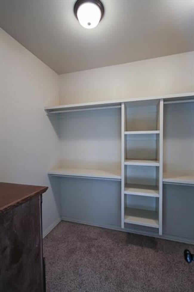 Building Photo - Gorgeous 2300+ feet house!