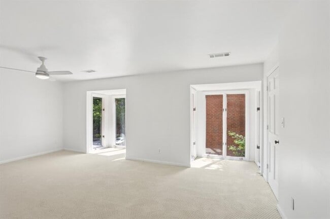 Building Photo - 49 Willow Glen NE