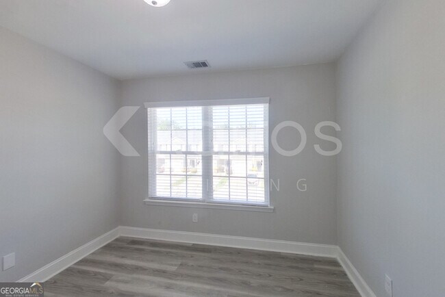 Building Photo - 106 Regis Way