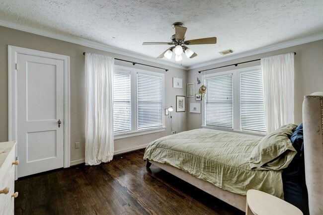 Building Photo - 610 Oakley St