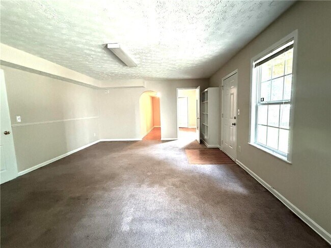 Building Photo - 3683 White Pine Rd