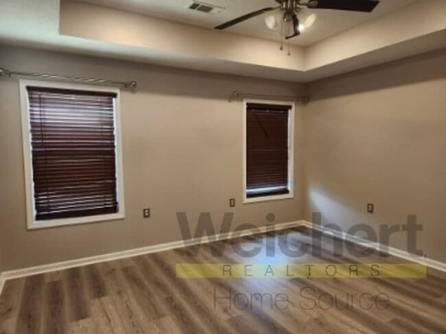 Building Photo - 4 bedroom, 2 bath home