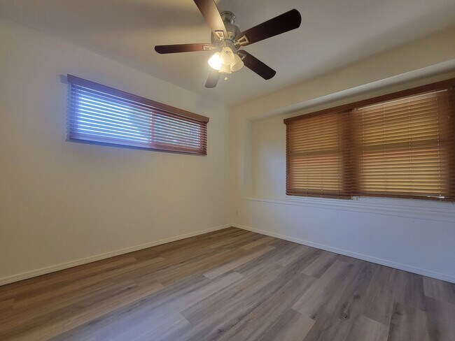 Building Photo - 7118 Irondale Ave
