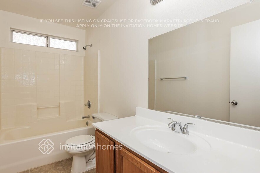 Building Photo - 10460 W Reade Ave