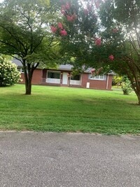 Building Photo - 2 Bedroom Salisbury Home