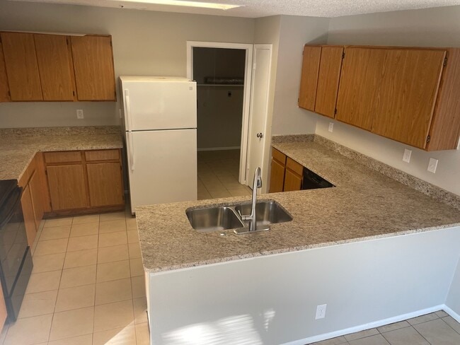 Building Photo - 802 Meadow Dale