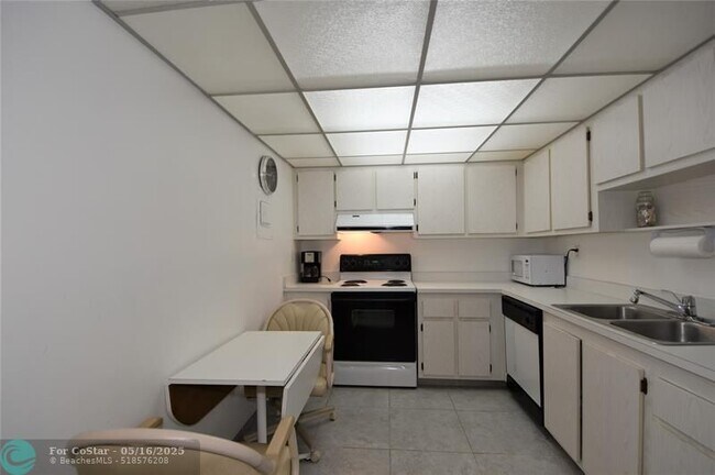 Building Photo - 525 N Ocean Blvd