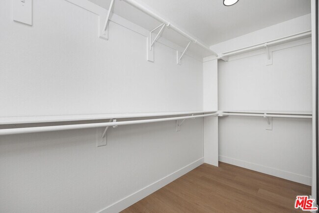 Building Photo - 655 Calle Ladera