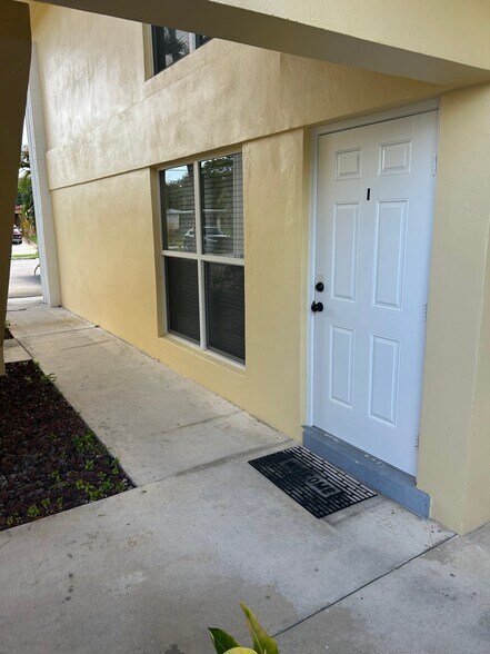 Building Photo - 731 Hummingbird Way