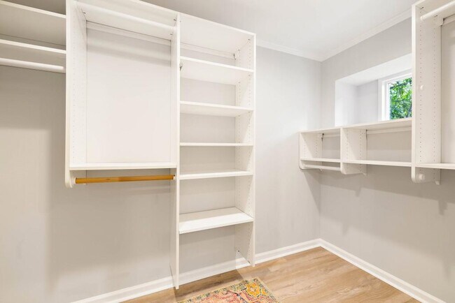 Building Photo - 1737 Barnesdale Way NE