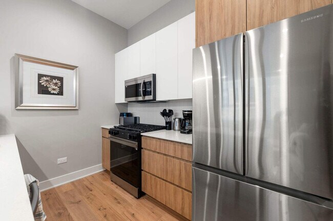 Building Photo - 6044 N Winthrop Ave