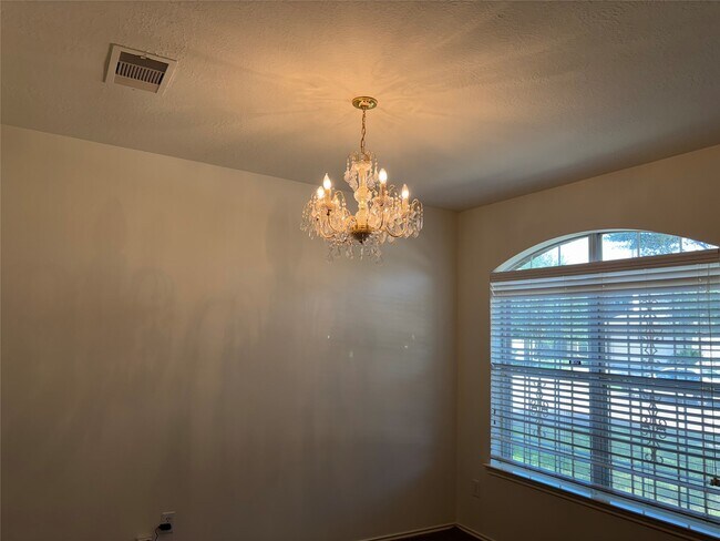 Building Photo - 21223 Colton Cove Dr