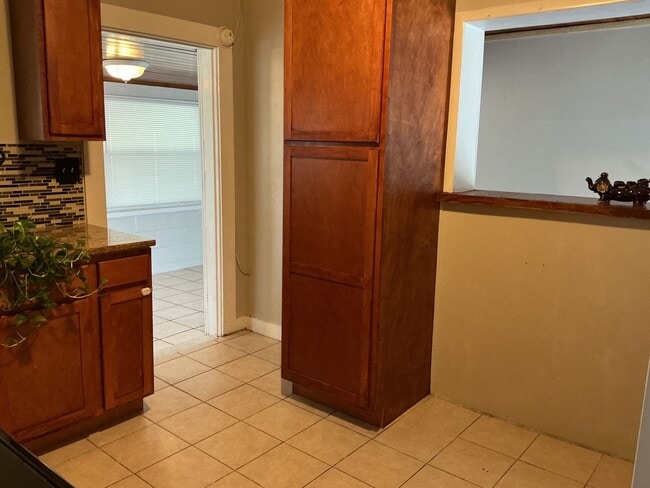 Building Photo - 3 Bed / 2 Bath Home in North Lakeland – Spacious Yard & Great Location