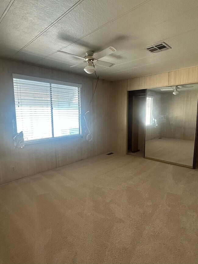 Building Photo - 3601 E Wyoming Ave